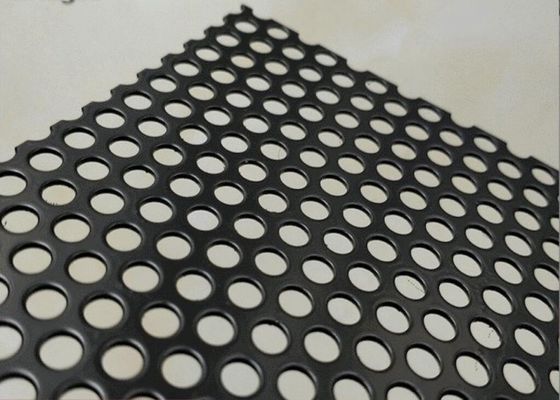 Bảng lưới điện đục đen với lỗ vuông