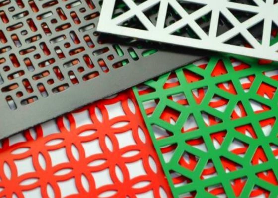 Khu vực mở cao lỗ lưới thép tấm PVC phủ trang trí lỗ kích thước 0.1mm