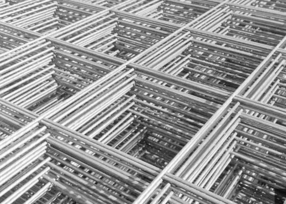 Tấm lưới thép hàn mạ kẽm 1.0mm với kích thước lỗ 50x50mm để dễ dàng lắp đặt