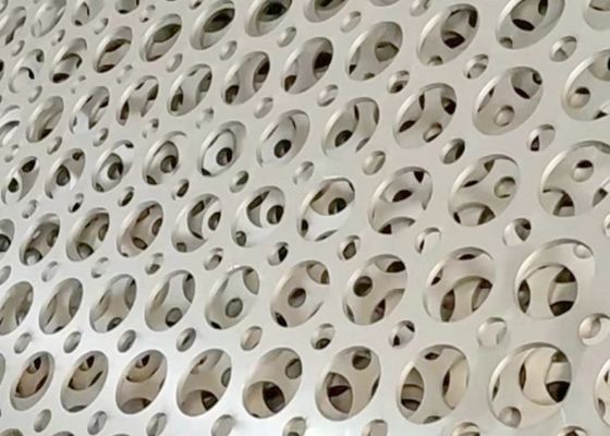 Tấm kim loại đục lỗ được phủ điện với các mẫu lỗ có thể tùy chỉnh và khả năng chống ăn mòn cho kiến ​​trúc và trang trí