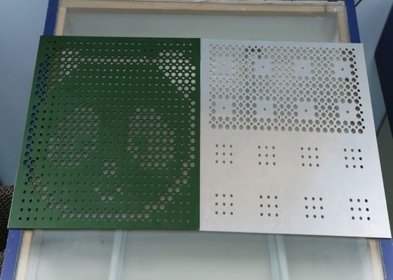 530mmX2000mm Bảng kim loại đâm cho khung leo núi vững chắc và bền