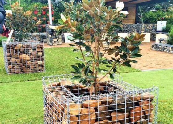 Lưới thép hàn nặng được sử dụng làm rọ đá trang trí trong xây dựng cảnh quan
