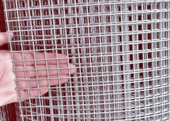Đường dây lưới hàn điện galvanized kéo dài 50M cho trại động vật