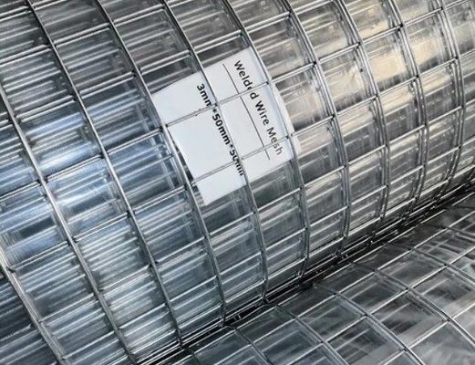 Lưới thép hàn lỗ vuông phủ PVC với kích thước lỗ 1/4'' 3/8'' và 3/4'' dùng cho lồng bảo vệ và chuồng nuôi