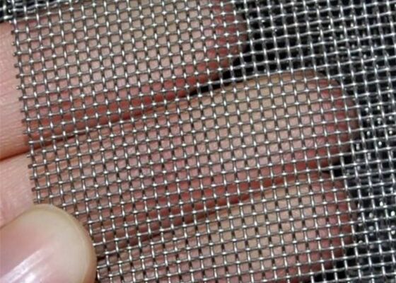 Mạng lưới 12 trên 12 Thép cao carbon hình chữ nhật được thiết kế để cung cấp sức mạnh và sự ổn định đặc biệt trong công nghiệp
